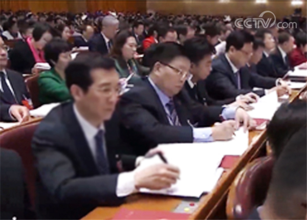紧跟时期措施 倾听两会声音——IM体育药业组织收看第十三届全国人民代表大会开幕式